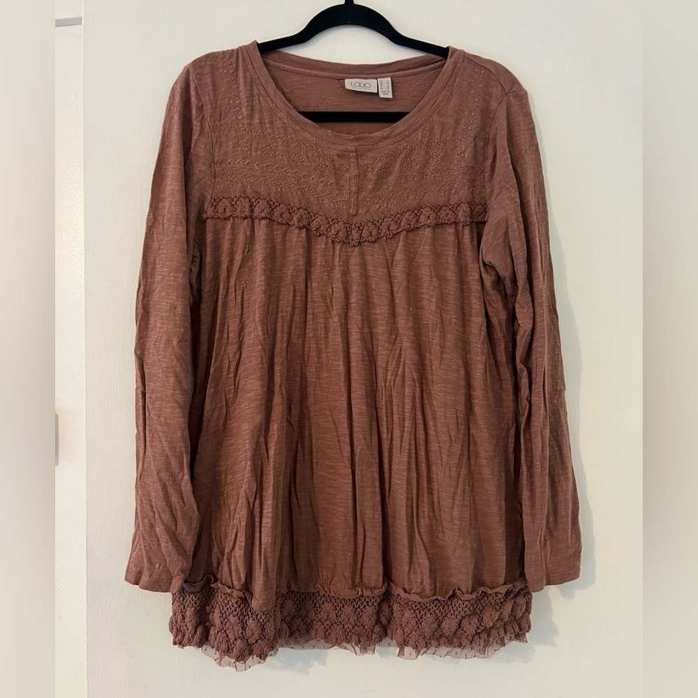 LOGO brand Women's rose colored Lace Trim Top size L (J110)